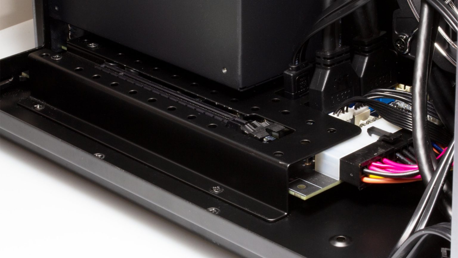 Mantiz Saturn Pro eGPU Review: More Power, More Ports, More Value