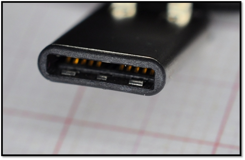 Thunderbolt USB-C Connector, zoomed