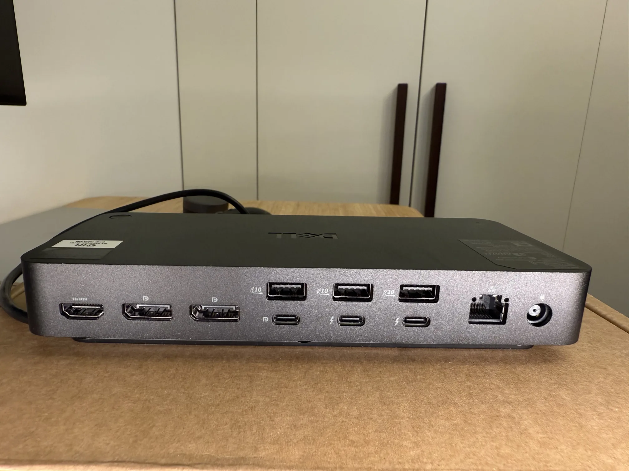 SD25TB5 Dock back panel, with ports visibile