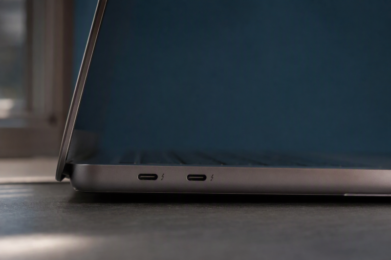 How to Identify the Thunderbolt Port on a Laptop